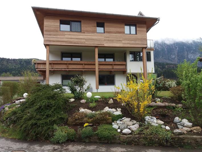 Gîte pour 4 personnes, avec jardin à Schwoich