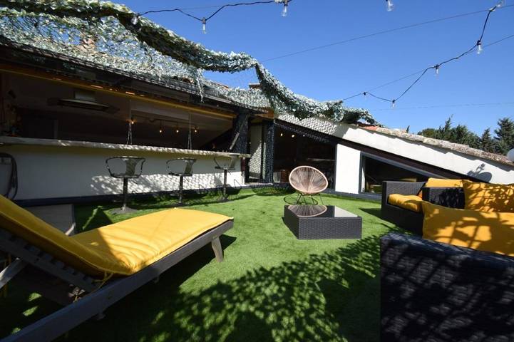 Location de vacances pour 10 personnes, avec terrasse ainsi que vue et piscine à Bourdic - 2