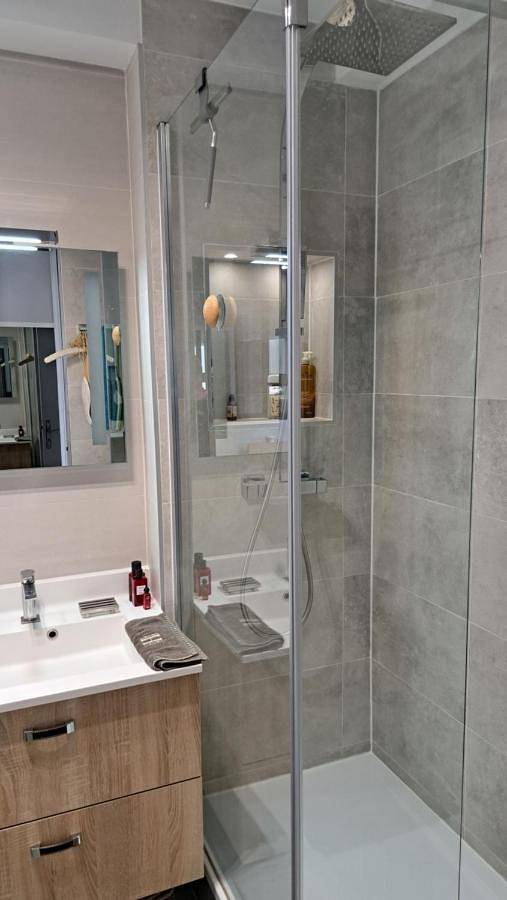 Double Room with Private Bathroom in Bailly, Yvelines