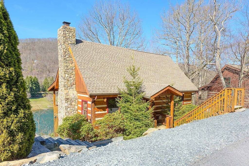 3Bd / 3Ba Cabin befindet sich in den Seen auf Seven Devils, Mtn und Lake Views, Whirlpool, Spieltische und King Master Suite in Blue Ridge Parkway, Seven Devils