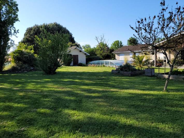 Ferienhaus für 6 Personen, mit Whirlpool und Terrasse sowie Garten und Pool