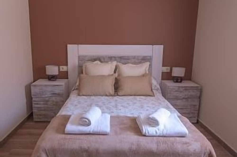 Casa Cantera del Berrocal for 8 people in Ortigosa del Monte, Segovia Province