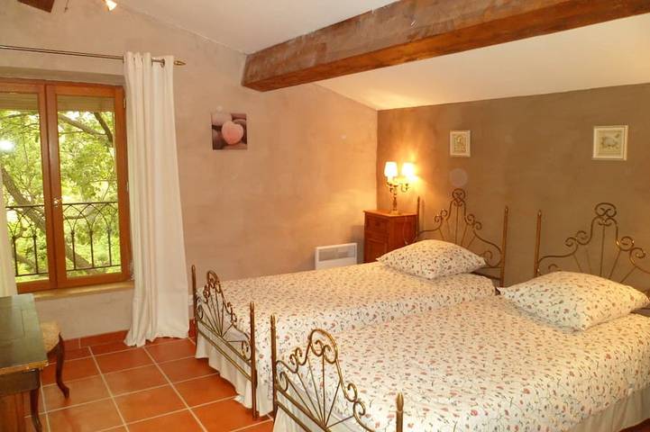 Location de vacances pour 4 personnes, avec piscine et jardin à Brignoles - 3