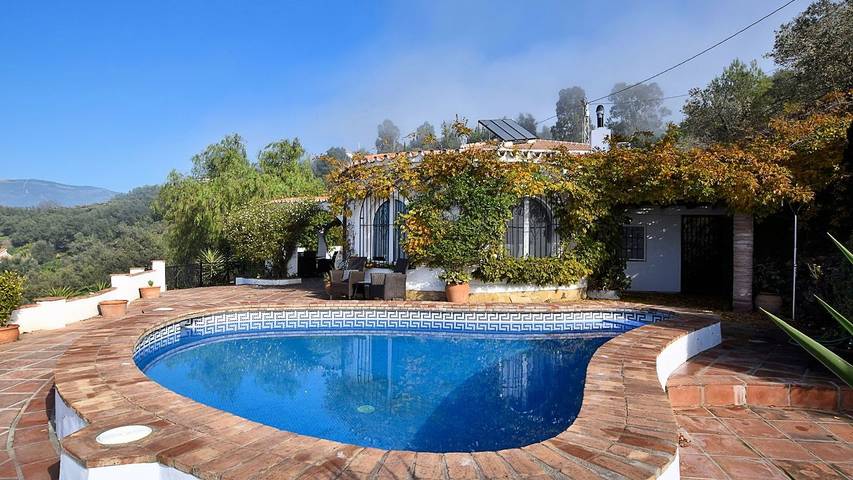 Finca für 6 Personen, mit Pool und Garten sowie Terrasse in Sayalonga