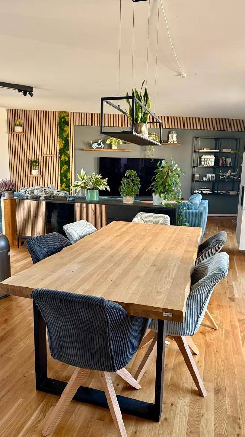 Ferienwohnung für 7 Personen, mit Whirlpool und Balkon in Leipzig-Ost