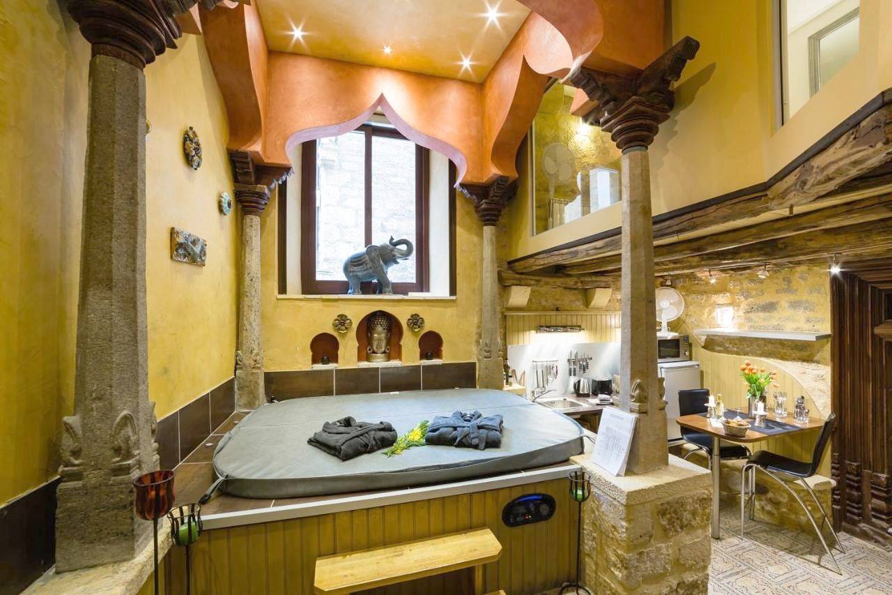 Appartement entier, Jacuzzi Privé, les 1001 nuits à Sarlat in Sarlat-la-Canéda, Périgord Noir