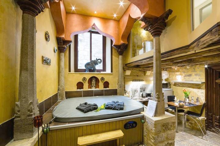 Gîte pour 2 personnes, avec jacuzzi et sauna dans Office De Tourisme De Sarlat Perigord Noir - 2