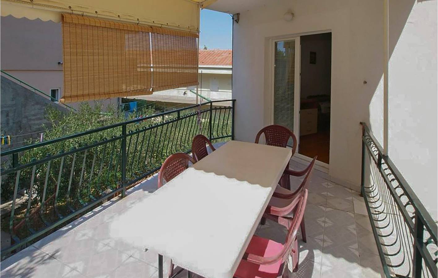 Ganze Ferienwohnung, Gemütliches Apartment am Strand: 100 m vom Ufer entfernt, mit WLAN und Küche in Gradac, Makarska Riviera