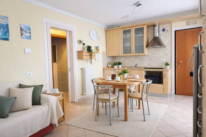 Gîte pour 3 personnes, avec vue sur le lac et vue ainsi que piscine et balcon à Lonato del Garda - 3