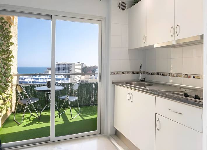 Estudio entero, Apartamento estudio 'El Mirador Del Mar' con vistas al mar, piscina compartida y aire acondicionado. in Torrequebrada, Benalmádena