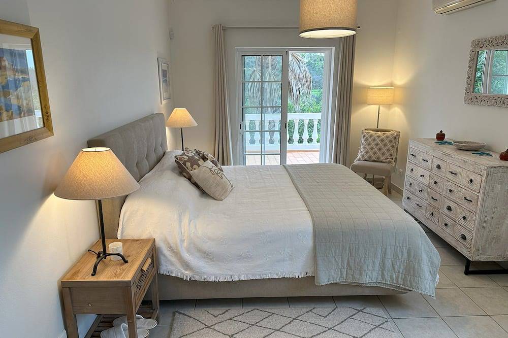 Stunning views, private position - 5 mins to beach!  Heated pool option & Aircon in Budens, Faro Distrikt