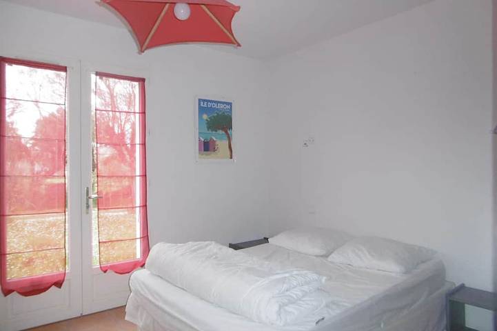 Location de vacances pour 9 personnes, avec jardin et terrasse, animaux acceptés dans Plage de La Perroche - 3