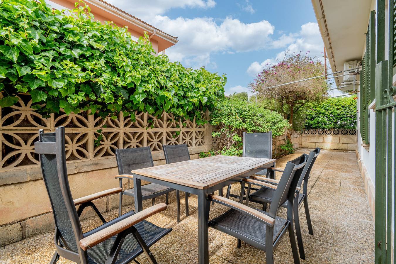 Villa 'Anecs' avec jardin privé, Wi-Fi et climatisation in Playa de Muro, Muro