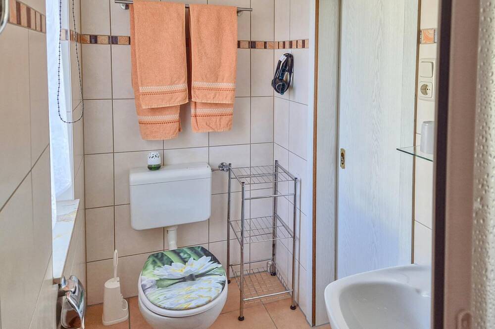 Ferienhaus mit Balkon & Garten im Thüringer Wald in Schleusegrund, Hildburghausen und Umgebung