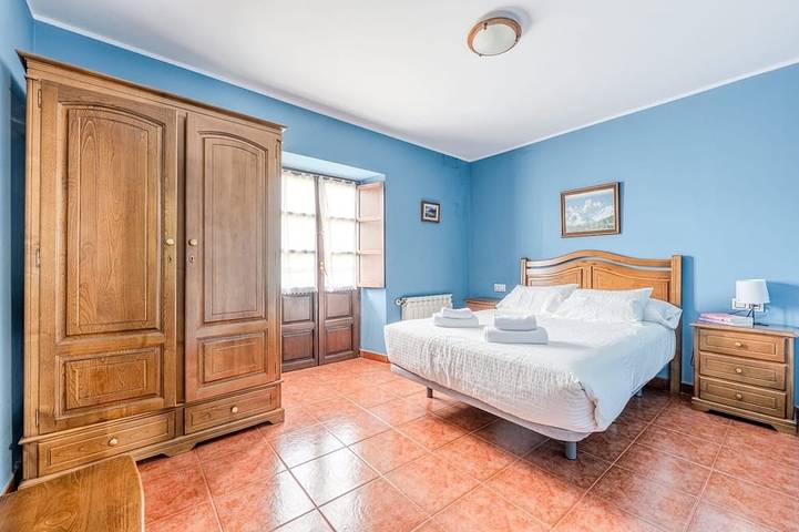 Large Rural House in Picos de Europa with 8 bedrooms and 8 bathrooms. in Cabrales, Côte Cantabrique