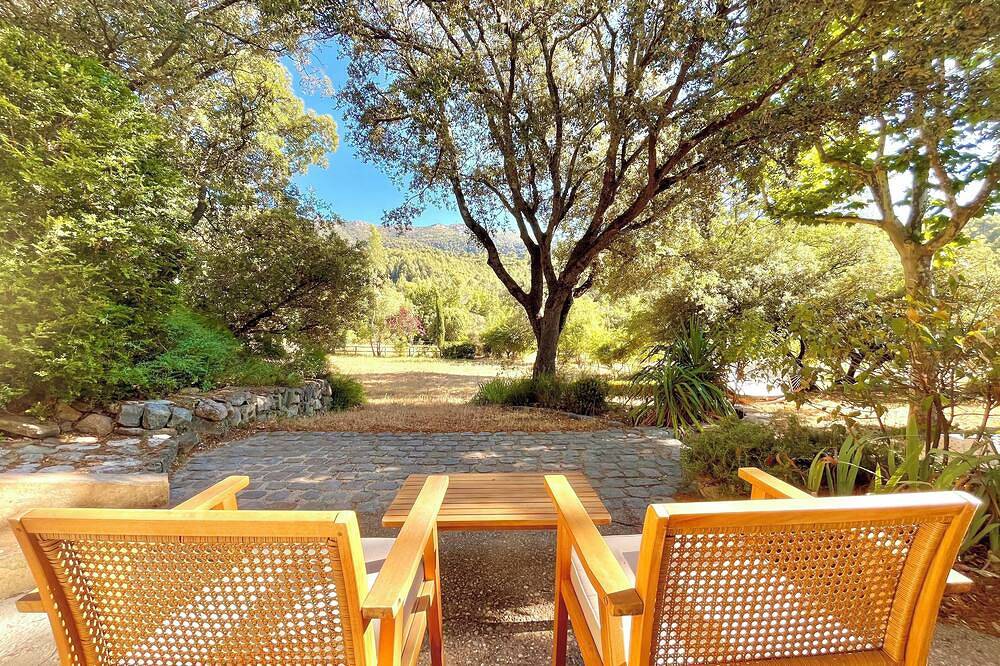 Villa piscina vistas panorámicas a Sainte-Victoire, Cerca lago y Aix-en-Provence in Vauvenargues, Region de Aix-en-Provence