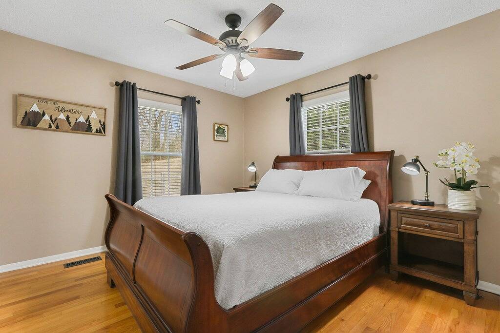 On Lake w/Dock/Spa Near Ut/Windrock/Golf/ Shopping -Pontoon boat avail. to rent. in Knox County (TN)