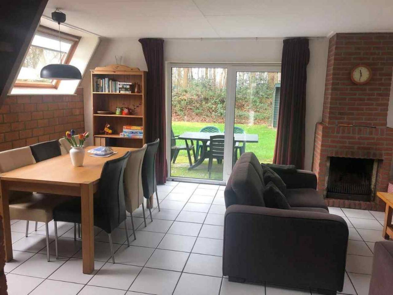 Schönes vier Personen Ferienhaus mit gratis Internetzugang (Wlan). in Sint Nicolaasga, Friesland