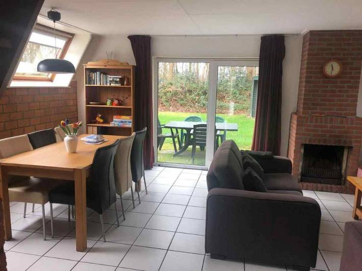 Schönes vier Personen Ferienhaus mit gratis Internetzugang (WLAN). in Sint Nicolaasga, Friesland