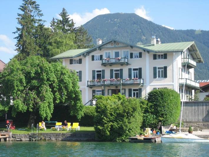 Ferienhaus für 4 Personen, mit Balkon und Ausblick sowie Seeblick in Rottach-Egern