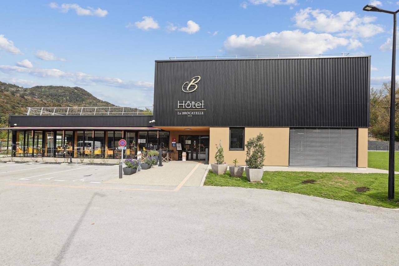 Hôtel Restaurant Akena Molinges - La Brocatelle in Molinges, Parc naturel régional du Haut-Jura