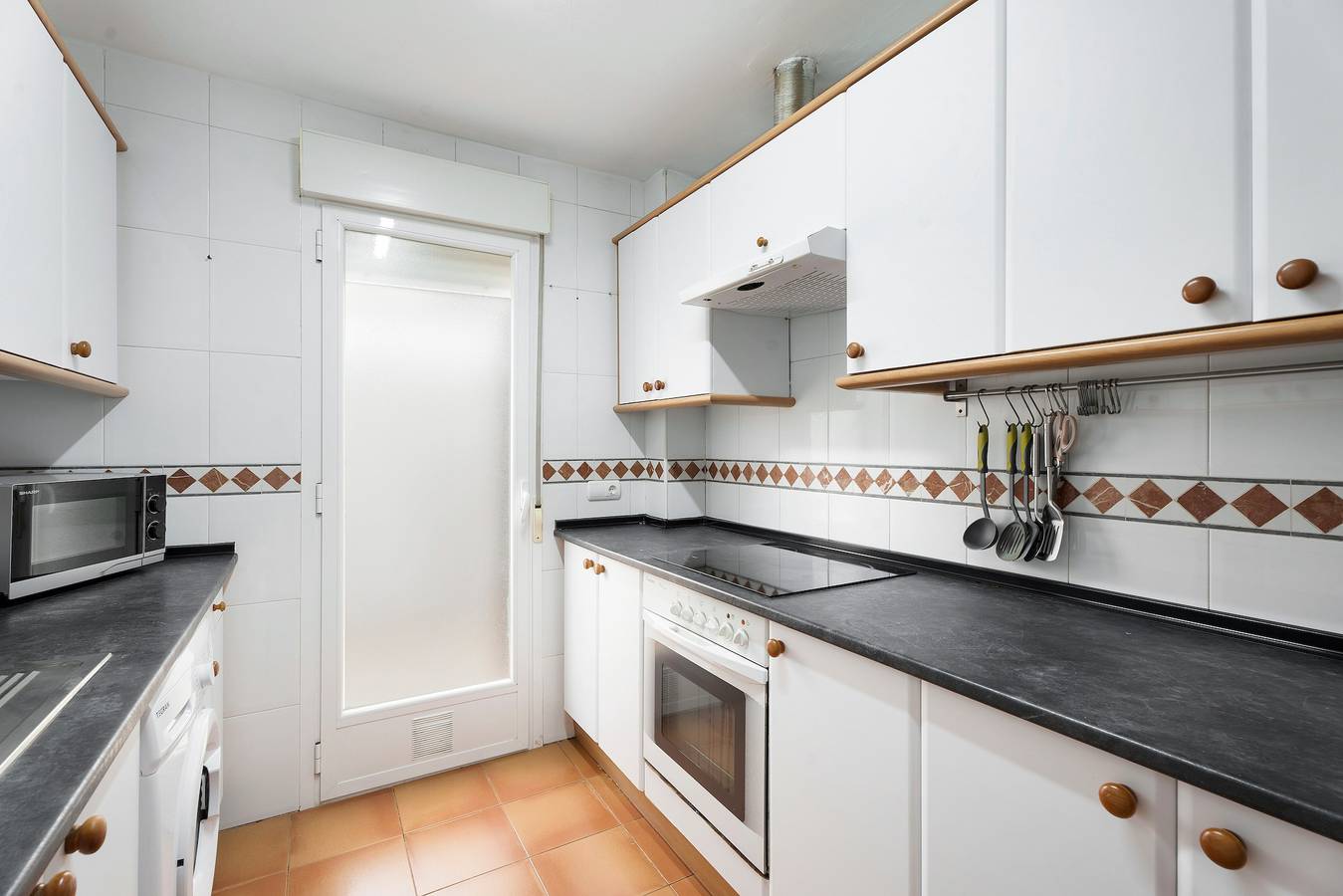 Entire apartment, Vacation Apartment 'Apto Vistahermosa 3 Bed and Pool' with Mountain View, Wi-Fi and Air Conditioning in Los Cristianos, Arona