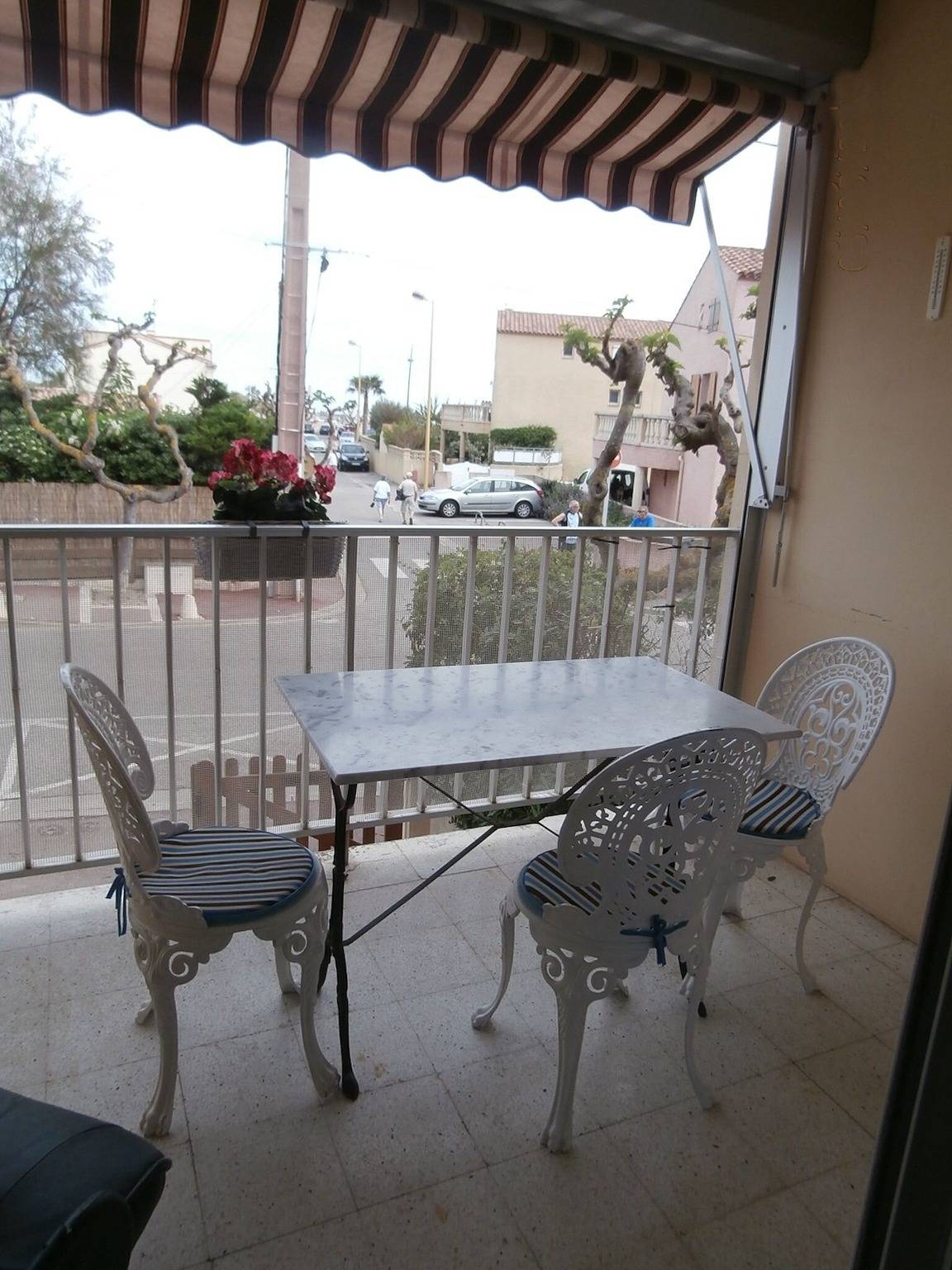 Appartement entier, Appartement « À 100 m de la plage, centre, marché, 3 ch » avec vue mer, Wi-Fi et climatisation in Saint Pierre la Mer, Fleury