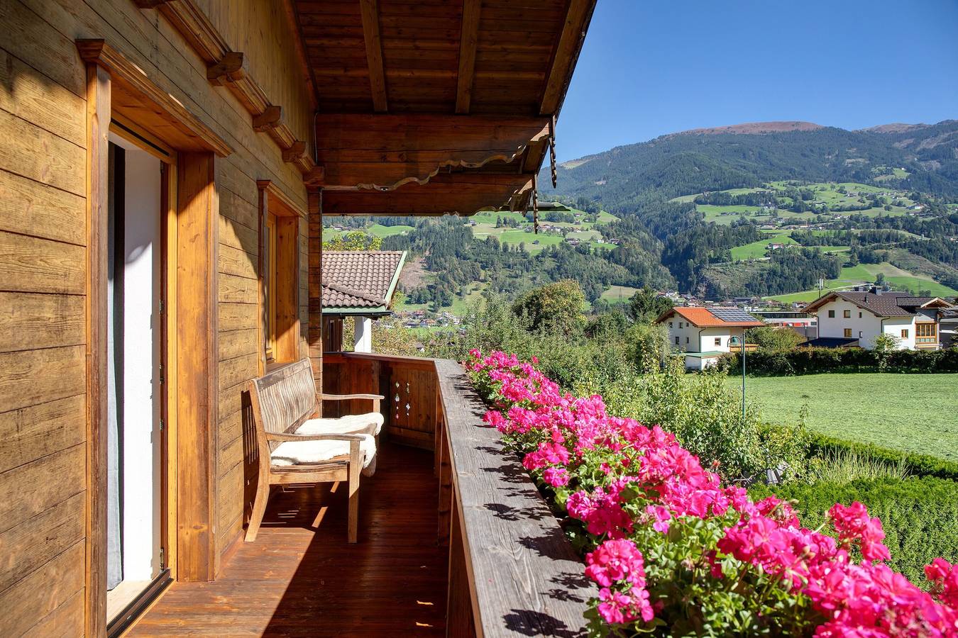 Geheel appartement, Appartement 'Mia' met Uitzicht op de Bergen, Balkon en Wi-Fi in Tux Alps, Ried im Zillertal