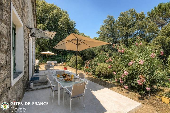Gîte pour 4 personnes, avec Jardin et Vue à Levie - 2