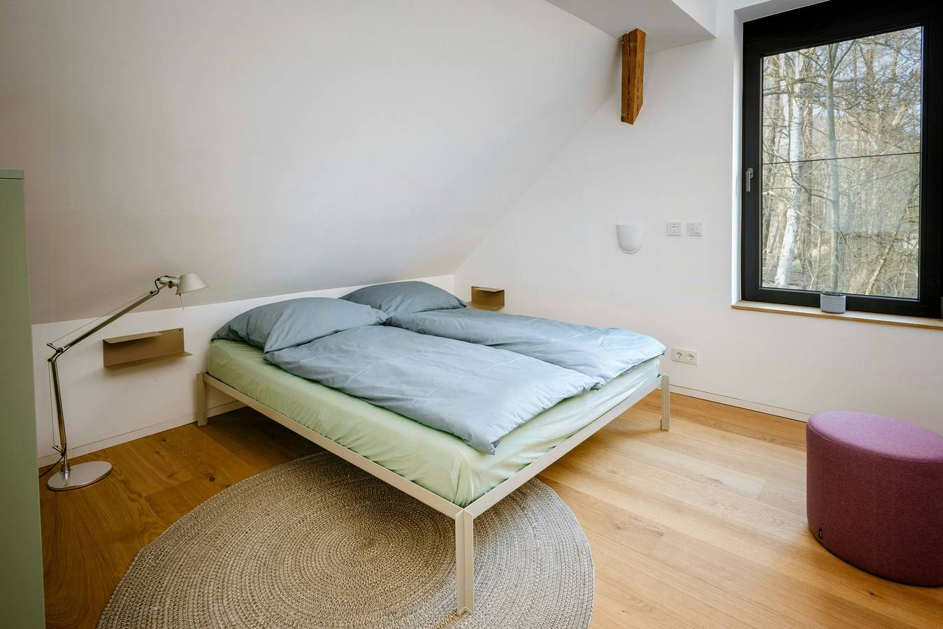 Moderne architektonische Scheune auf dem Land in Teichland, Lausitz