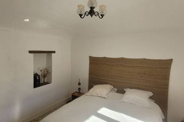 Gîte pour 4 personnes, avec Terrasse ainsi que Jardin et Piscine à Saint-André-de-Cruzières - 3