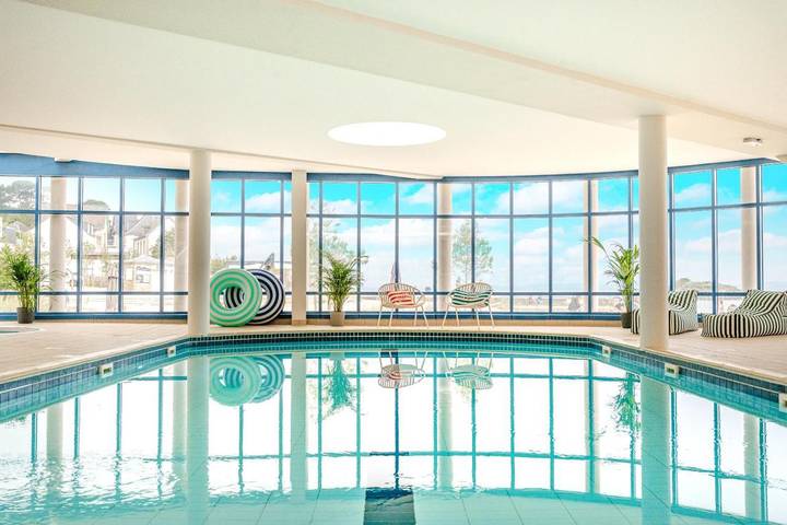 Hôtel pour 2 personnes, avec Terrasse ainsi que Jardin et Piscine