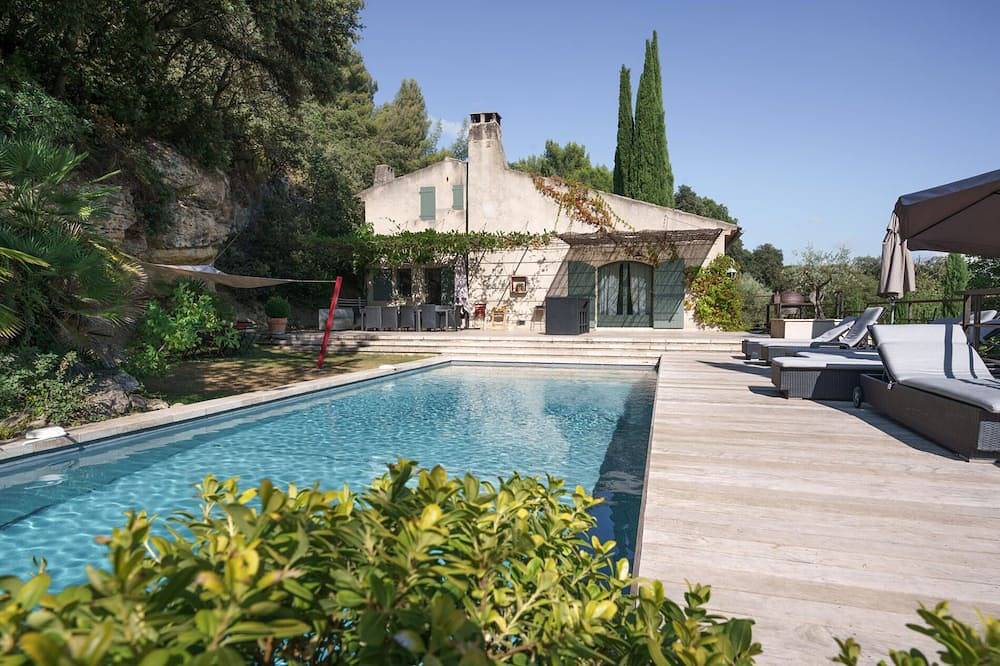Haus im Luberon in grüner Umgebung, 300 m von der Gemeinde entf. in Lourmarin, Regionaler Naturpark Luberon