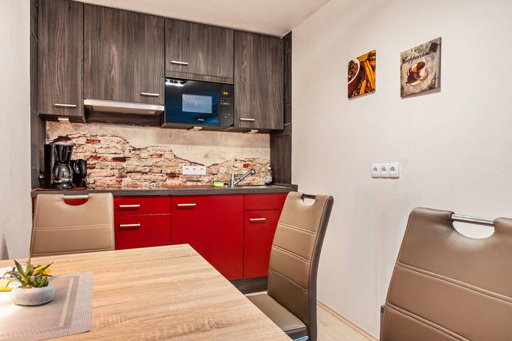Entire apartment, Holiday Apartment "Günthers Friesenstube" with Shared Garden in Jade, Wesermarsch