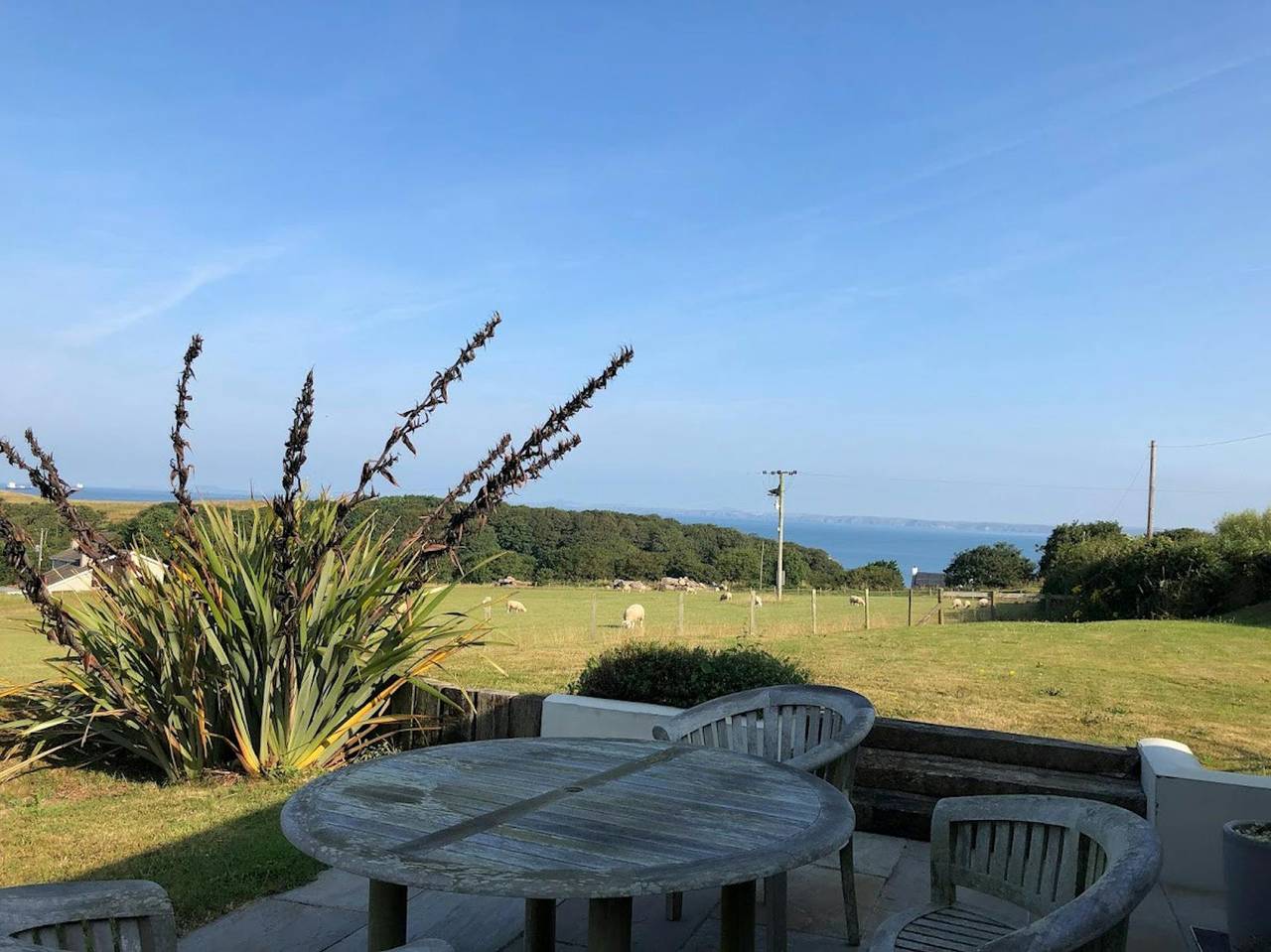 Leet Cottage, Little Haven in Little Haven, Pembrokeshire