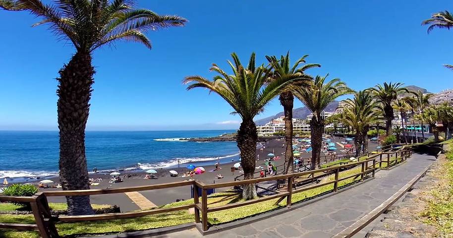 Gîte pour 4 personnes, avec vue sur le lac ainsi que jardin et vue sur l’océan, adapté aux familles à Santiago del Teide
