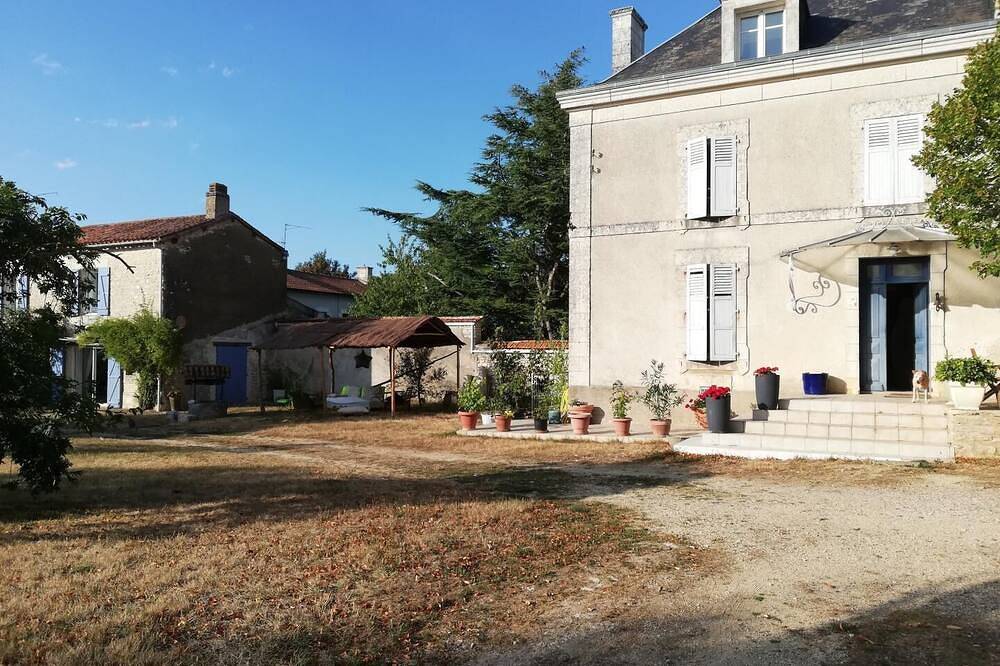 Le Clos Constance - Saint-Martin-La-Pallu (Etables) in Charrais, Vienne (France)