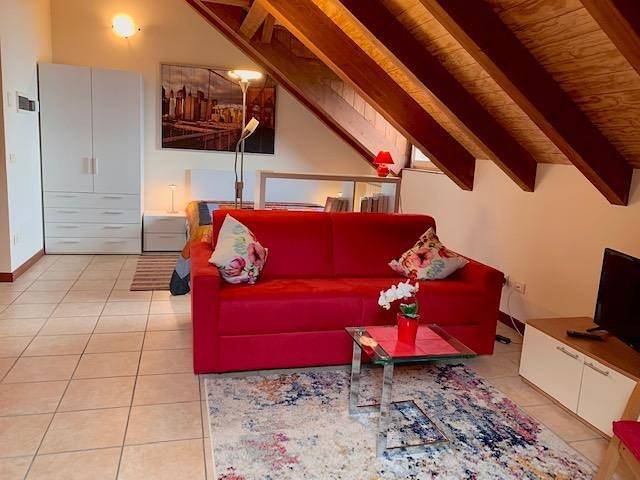 Appartamento intero, Appartamento vacanze per 2 persone con giardino in Baveno, Comune di Baveno