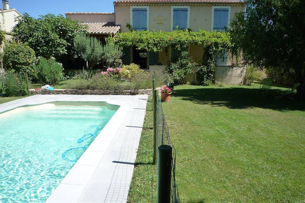 Villa avec piscine dans petit village provençal proche de l'isle sur la sorgue in Velleron, Vaucluse
