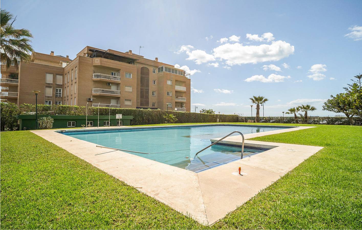 Apartamento vacacional entero, Vista al Mar Apt: Piscina, Terraza, Cocina, WiFi in Churriana, Málaga