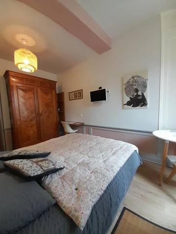 Chambre d’hôte pour 2 personnes, avec vue et terrasse à Fougères