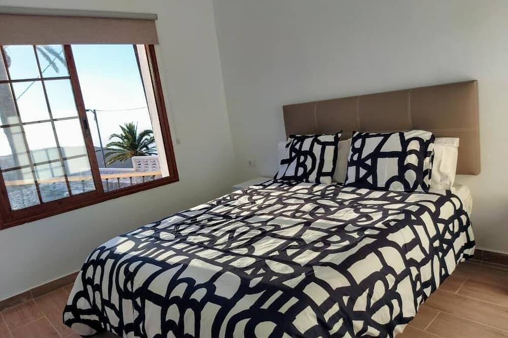 Casa Mercedes: sunset with panoramic views of the sea and the mountains. in Alojera, Vallehermoso