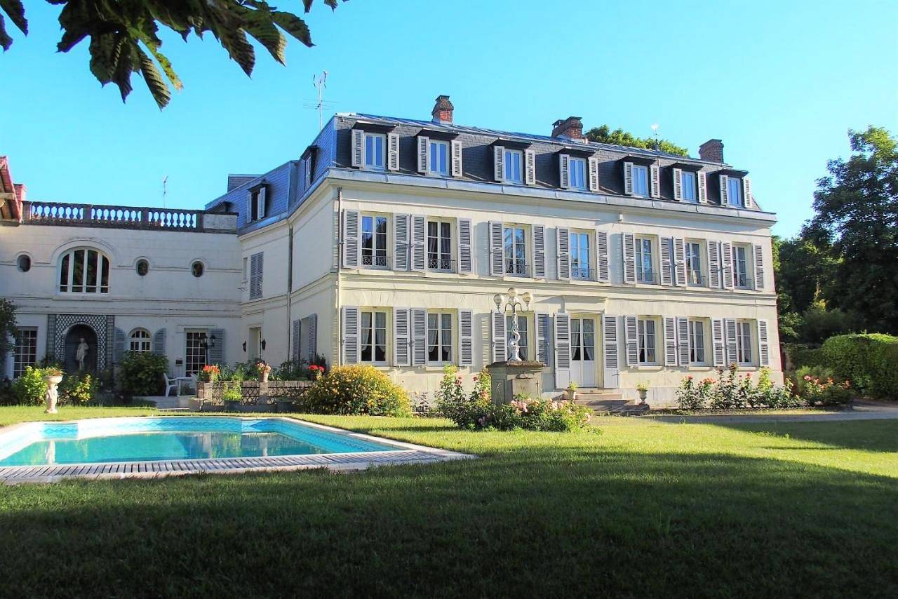 Double or Twin Room with Garden View in Asnières-sur-Oise, Val-d'Oise