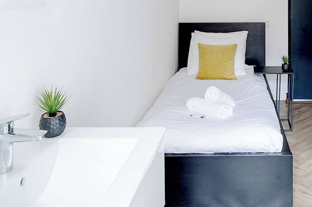Geheel appartement, Privé-eenpersoonskamer, ideaal gelegen nabij Tilburg's beste hotspots. in Tilburg, Noord-Brabant