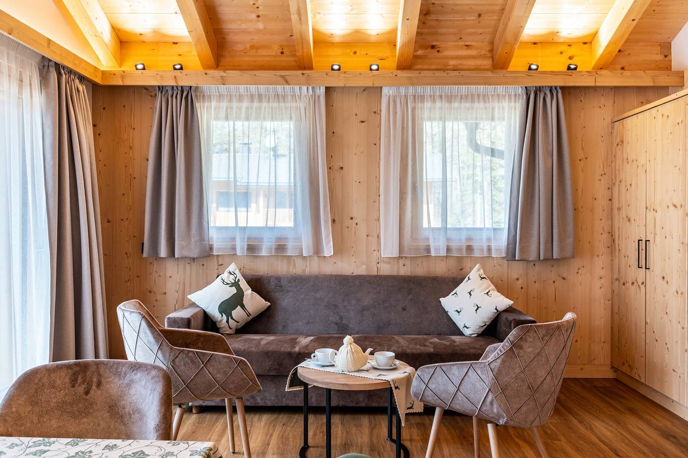 Appartamento intero, Appartamento "Les Ciases Chalets Dolomites Apt 3" con balcone privato, sauna in comune e Wi-Fi in San Vigilio di Marebbe, Marebbe