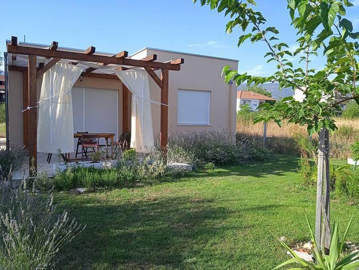 Ferienhaus für 5 Personen, mit Meerblick und Balkon sowie Terrasse und Garten in Kastel Stafilic