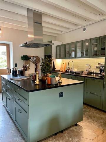Gîte pour 8 personnes, avec jardin dans Groslée