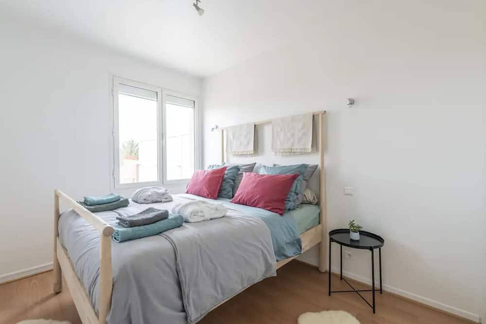Entire apartment, 44 m2 air-conditioned apartment with terrace not overlooked in Magny-les-Hameaux, Parc naturel régional de la Haute Vallée de Chevreuse