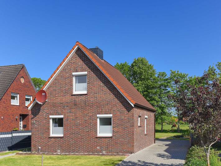 Ferienhaus für 5 Personen, mit Garten und Terrasse sowie Seeblick, kinderfreundlich in Ostfriesland