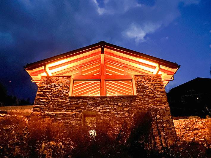 Location de vacances pour 4 personnes, avec terrasse et vue à Mollens